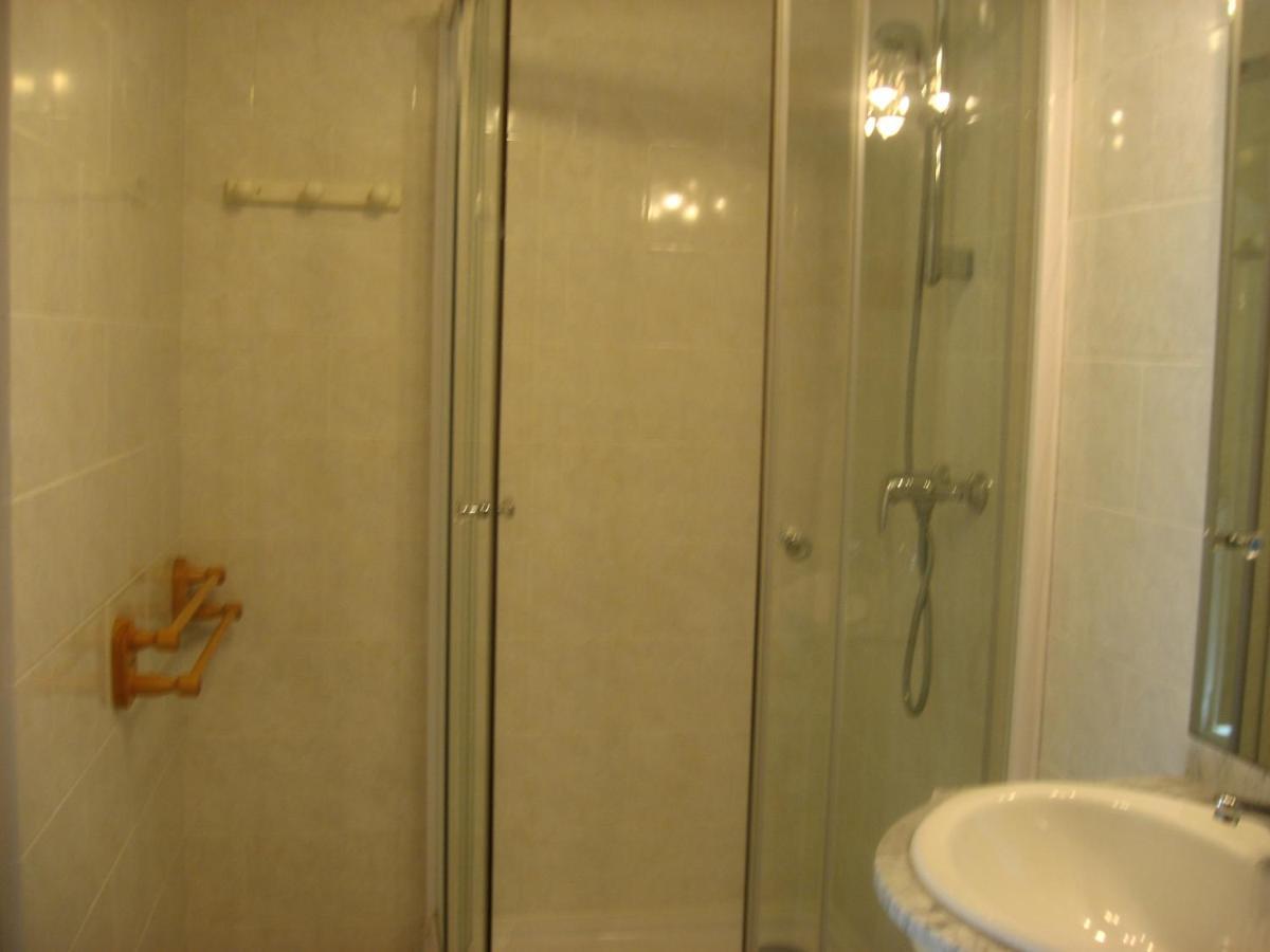 T 2 Avec Velux Sous Les Combes De 34 M2 Appartement La Londe-les-Maures Buitenkant foto