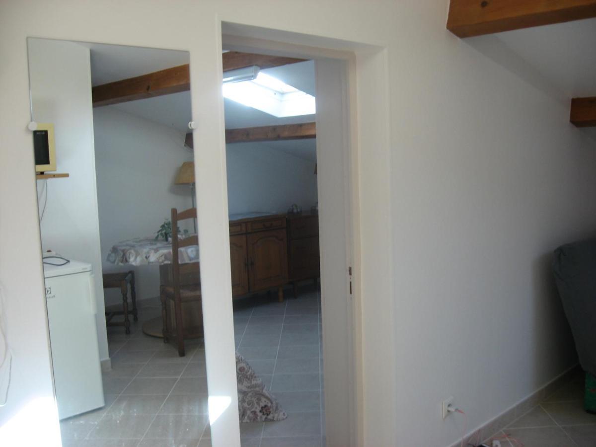 T 2 Avec Velux Sous Les Combes De 34 M2 Appartement La Londe-les-Maures Buitenkant foto