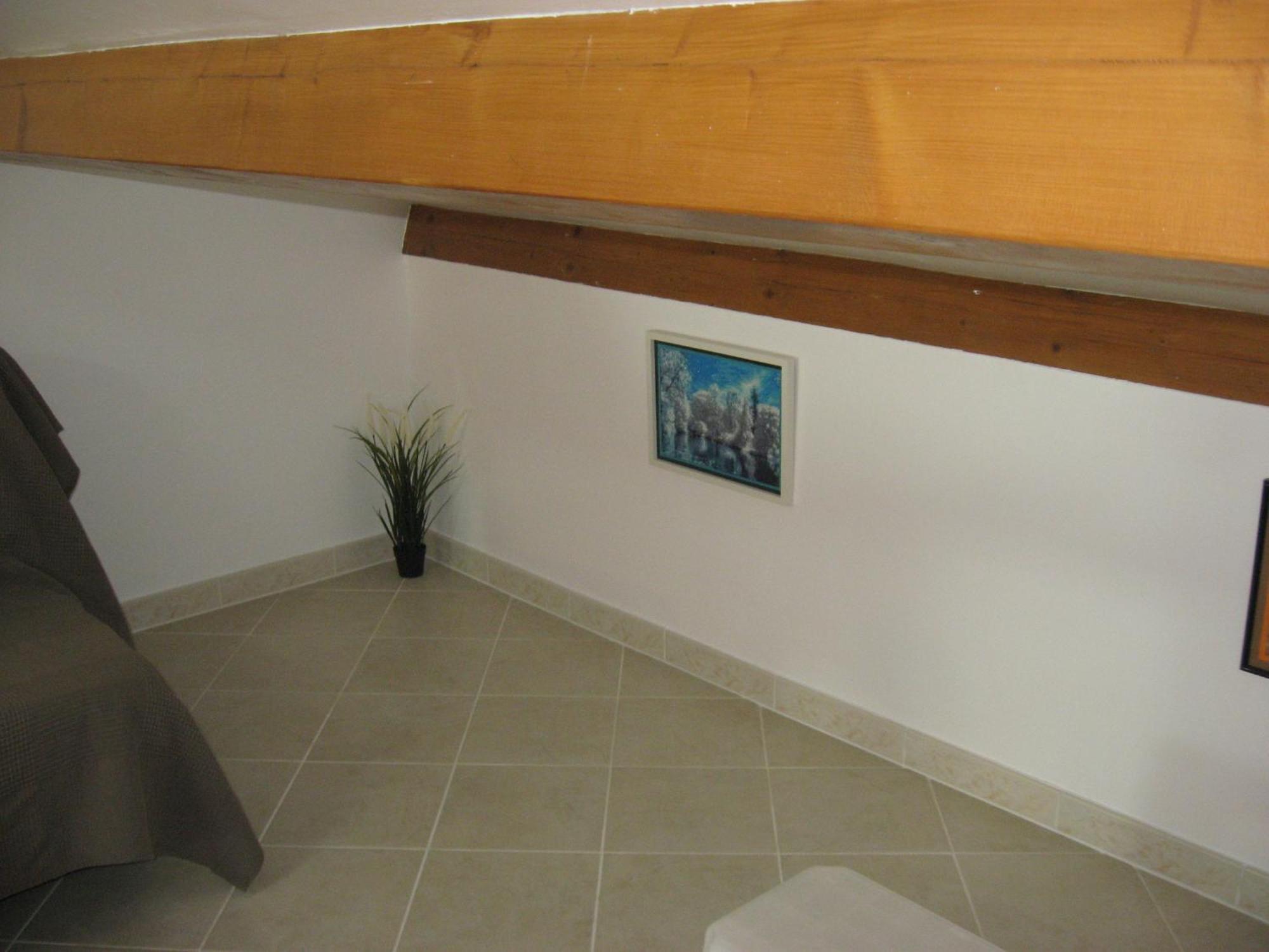 T 2 Avec Velux Sous Les Combes De 34 M2 Appartement La Londe-les-Maures Buitenkant foto