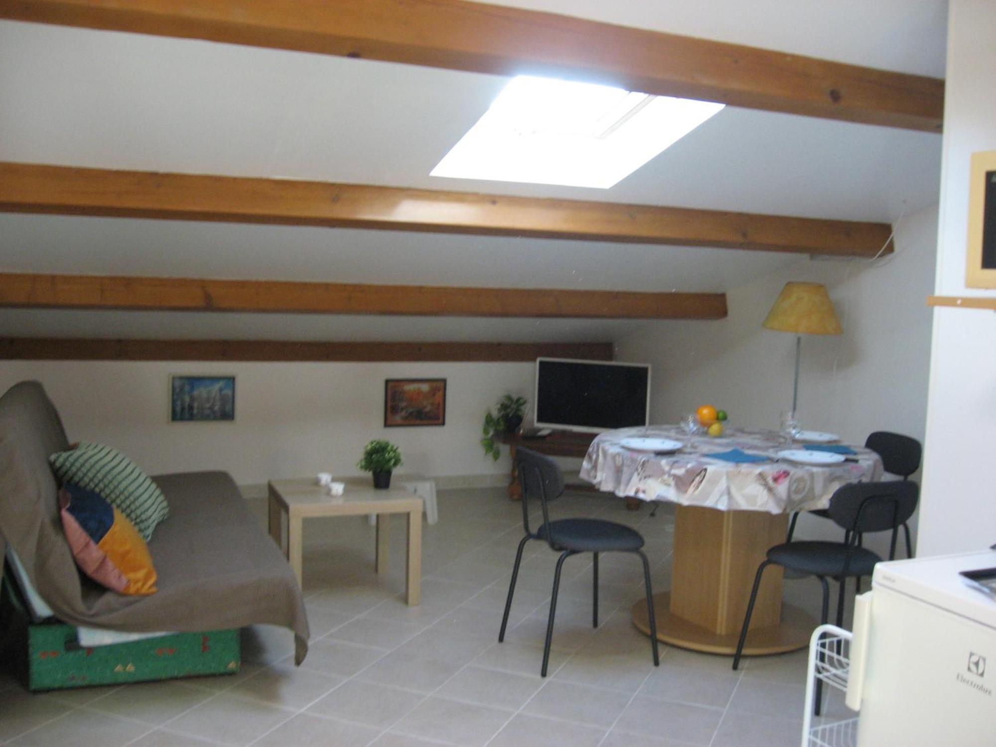 T 2 Avec Velux Sous Les Combes De 34 M2 Appartement La Londe-les-Maures Buitenkant foto